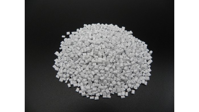 Primetech 플라스틱은 내후성과 내화학성이 높은 PC 및 PBT 합금을 주문 생산합니다