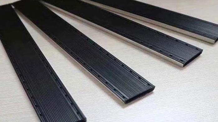 절연 유리 따뜻한 가장자리 스트립은 어떤 소재로 만들어졌습니까?